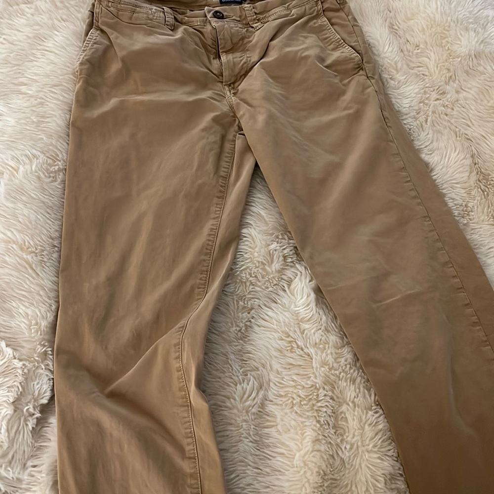American Eagle men’s khakis